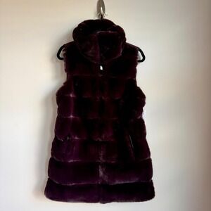 Via Spiga Faux Fur Vest‎ Womens Small Burgundy Mock Neck Zip Front Quilted NWT